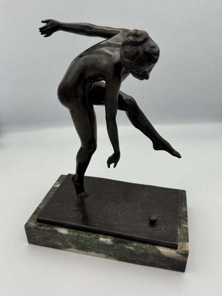 P. de BOULONGNE
JUNGE FRAU
Skulptur aus patinierte