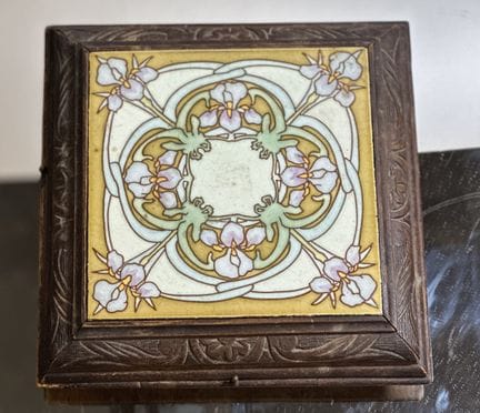 MUSICAL TABLE MAT with ceramic tiles featuring a f