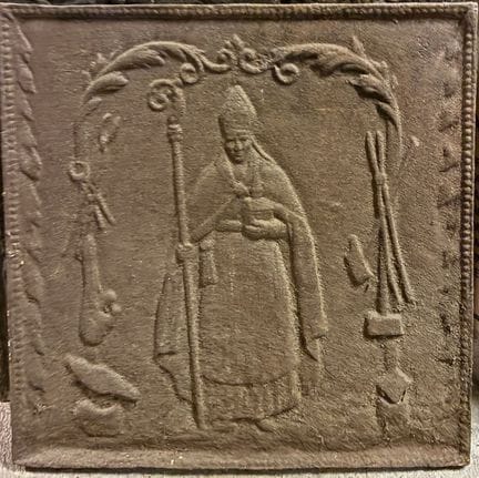 Cast-iron FIREPLACE PLATE with ecclesiastical desi