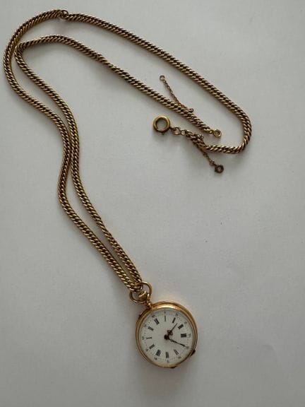 18K yellow gold (750) pocket watch with a foliage 