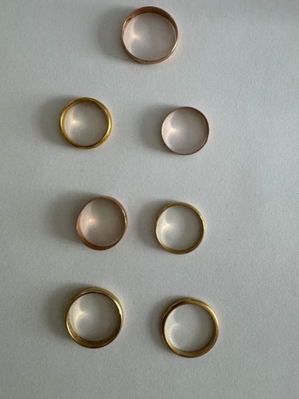 本套装包含七枚18K（750）黄金婚戒：
 -18K（750）黄金婚戒（200）
总重：2克
TDD