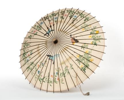 Petite ombrelle en papier japon à décor d'oiseaux,