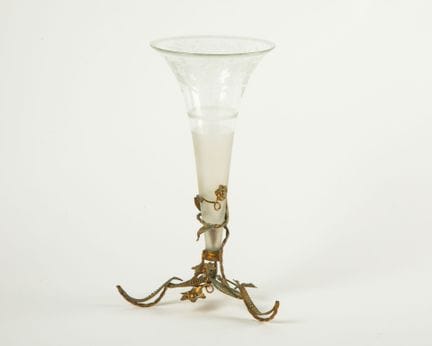 Vase conique monté en verre partiellement dépoli à