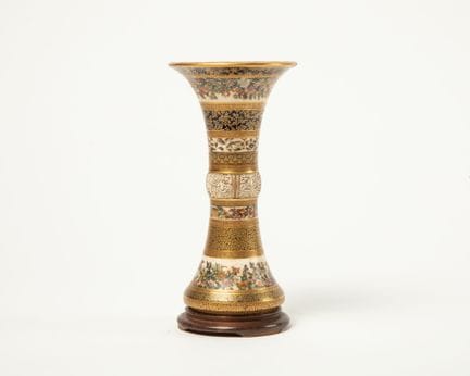 Petit vase en faïence de Satsuma à col évasé à déc