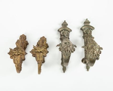 Deux paires d'embrasses de rideaux en bronze doré 