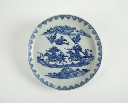 Coupe en porcelaine bleu blanc réalisé au pochoir,