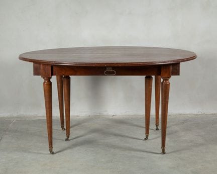 Table oblongue en bois naturel mouluré à abattants