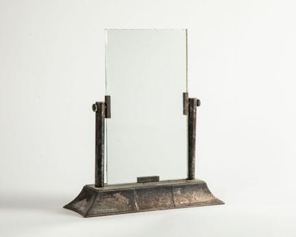 Espejo de sobremesa, con un cristal rectangular in