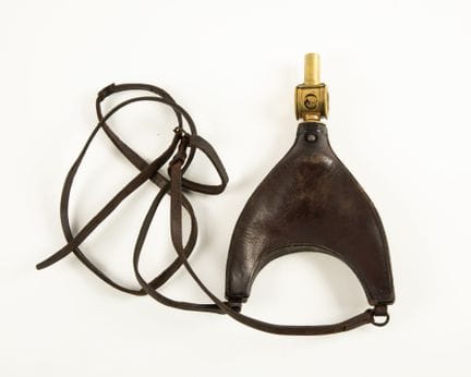 Belle poire à poudre plate à deux pointes en cuir 