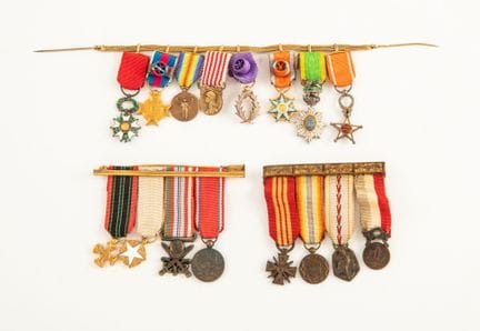 Set aus drei Spießen mit Ausstellungsstücken von O