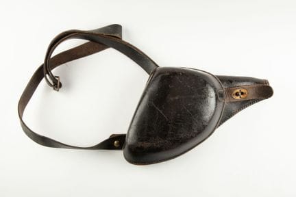 Etui en cuir noir rigide type jambon pour révolver