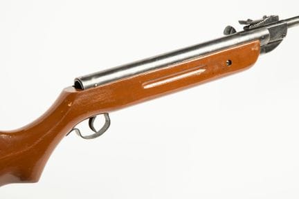 Carabine à air comprimé calibre 4.5 probablement d