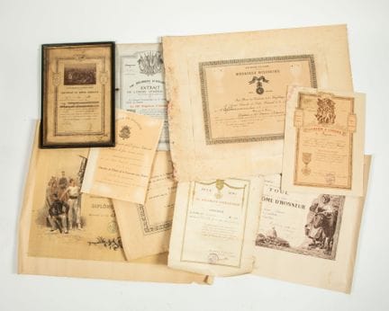Set aus 8 Urkunden verschiedener französischer Aus