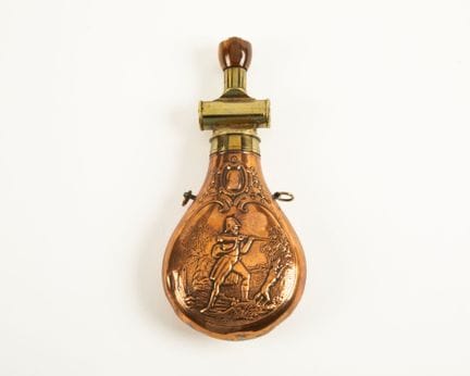 Belle et élégante poire à poudre en feuille de cui