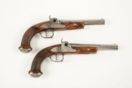 Paire de pistolets de combat à percussion et plati