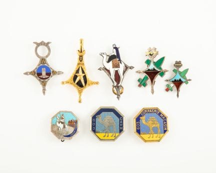 Lot de 8 insignes régimentaires français divers re