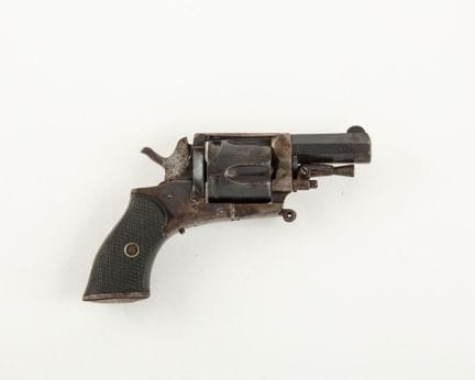 Bello revolver belga tipo British Bulldog, calibro