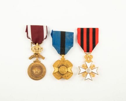 Set aus drei belgischen Auszeichnungen, darunter e