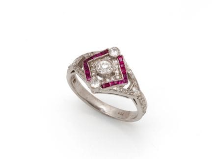 Bague en or gris 750 millièmes partiellement ajour