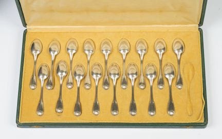 Lot de dix-sept cuillères en argent (925/1000°, po