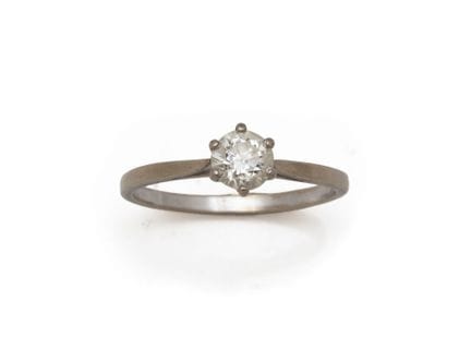 Bague solitaire en or gris 750 millième, ornée d'u