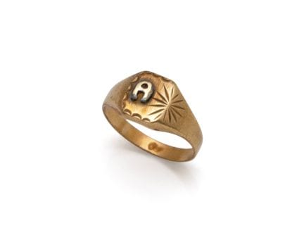 Bague chevalière en or 375 millièmes partiellement