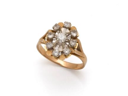 Bague ovale 2 tons d'or 750 millièmes partiellemen