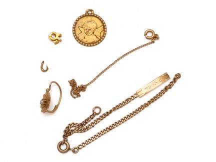 Lot en or 750 millièmes, composé d'une médaille, d
