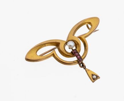 Broche de oro de 8 quilates con perlas y rubíes, e