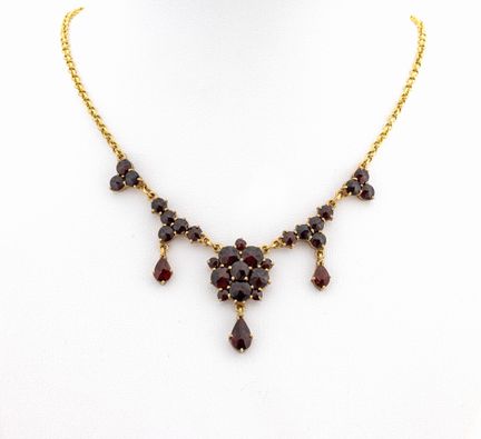 8 kt gold garnet-necklace , YG 333/000, middle par
