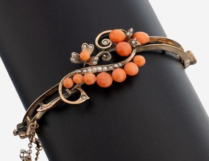 Coral-pearl-bangle, approx. 1900 , metal gilt, fin