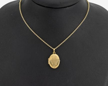 8 kt gold medaillion-pendant , YG 333/000, oval ba