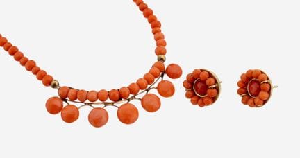 Coral-lot , comprised of: 1 necklace, l. approx. 4