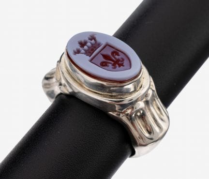Anillo de sello con ágata en capas, plata, placa o