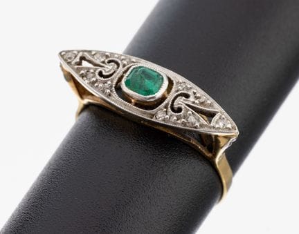 18 kt gold Art Deco emerald-diamond-ring, approx. 