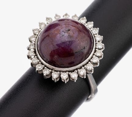 14 kt gold ruby-diamond-ring , WG 585/000, centere