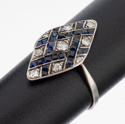 Platinum diamond-sapphire-ring, 1930s , Pt tested,