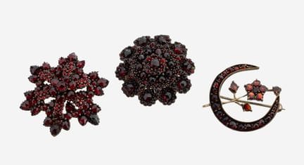 Conjunto de 3 broches de granate, hacia 1890-1920,