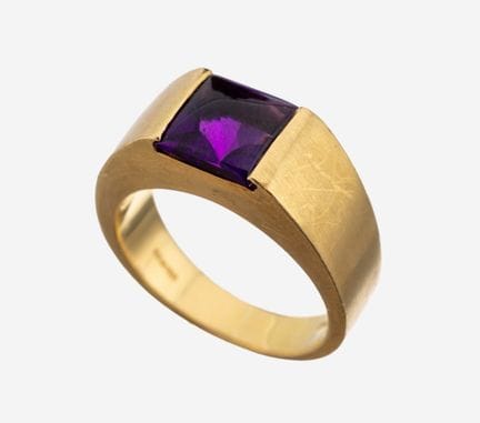 18 kt gold amethyst-ring , YG 750/000, surface sat