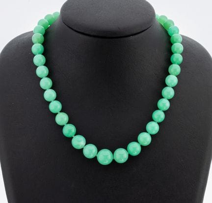 Chrysoprase-necklace with 14 kt gold clasp ,YG 585