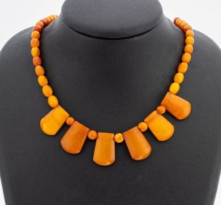 Amber-necklace, 1930s , Butterscotch-ambers in dif