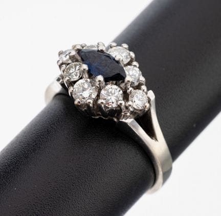 Anillo de oro de 14 quilates con zafiro y diamante