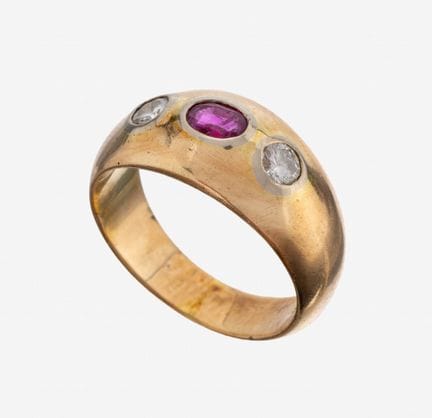 Anillo de oro de 14 quilates con rubí y diamantes 