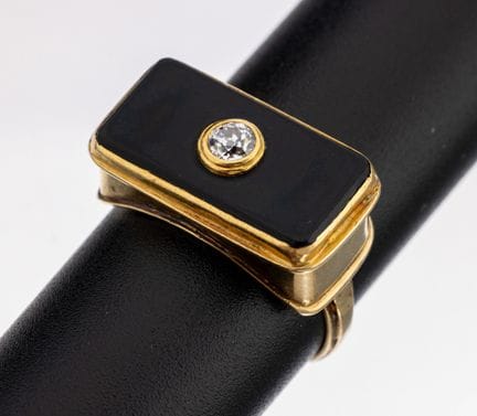 14 kt gold onyx-diamond-ring, 1930s , YG 585/000, 