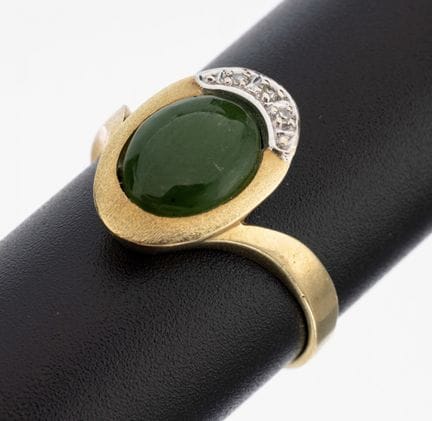 14 kt gold jade-diamond-ring , YG 585/000, oval ne