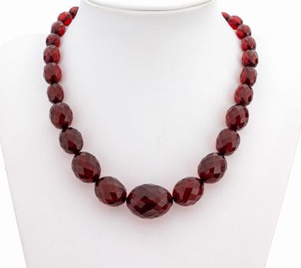 Collar de ámbar, con cuentas de ámbar rojo facetad