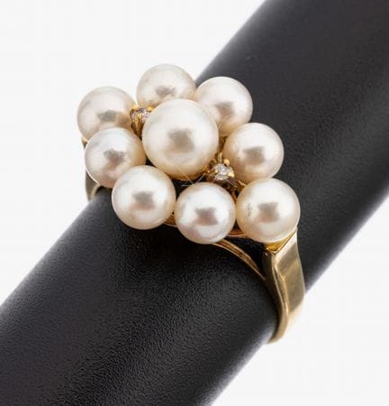 Anillo de oro de 14 quilates con perlas y diamante