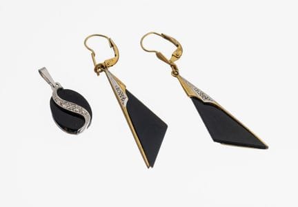 14 kt gold onyx-diamond-pendant , WG 585/000, oval