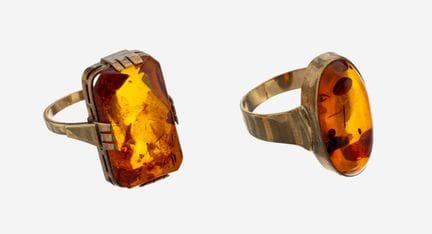 Lot 2 8 kt gold amber-rings , YG 333/000, 1 x ring