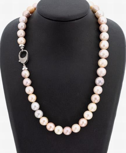 Pearl-necklace , baroque cultured fresh water pear